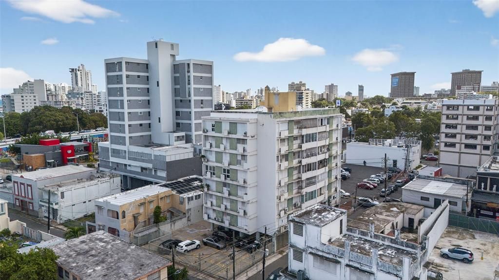 For Rent: $1,900 (2 beds, 1 baths, 867 Square Feet)