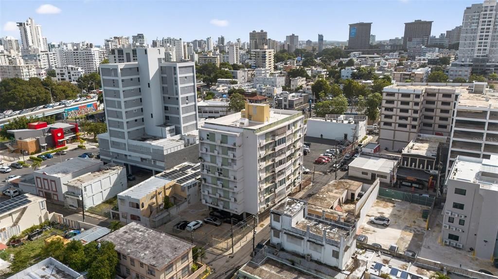 For Rent: $1,900 (2 beds, 1 baths, 867 Square Feet)