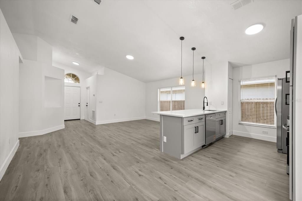 На продажу: $310,000 (3 спален, 2 ванн, 1206 Квадратных фут)