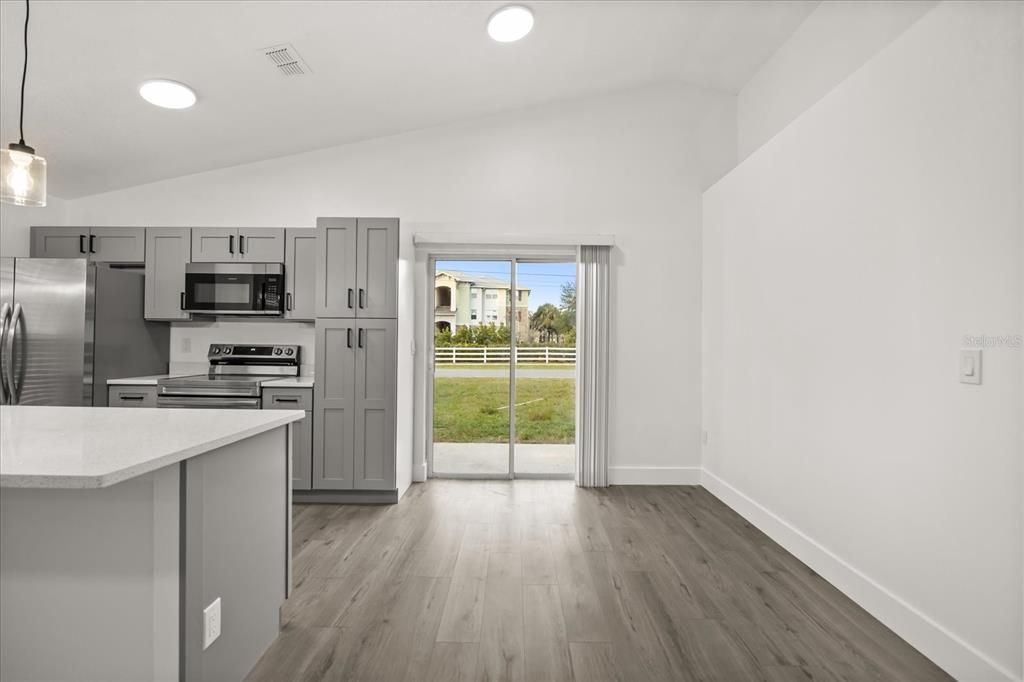 На продажу: $310,000 (3 спален, 2 ванн, 1206 Квадратных фут)