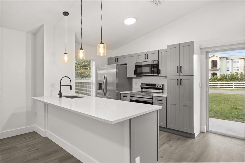 На продажу: $310,000 (3 спален, 2 ванн, 1206 Квадратных фут)