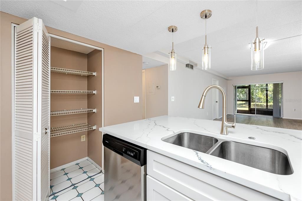 В аренду: $1,795 (2 спален, 2 ванн, 1054 Квадратных фут)