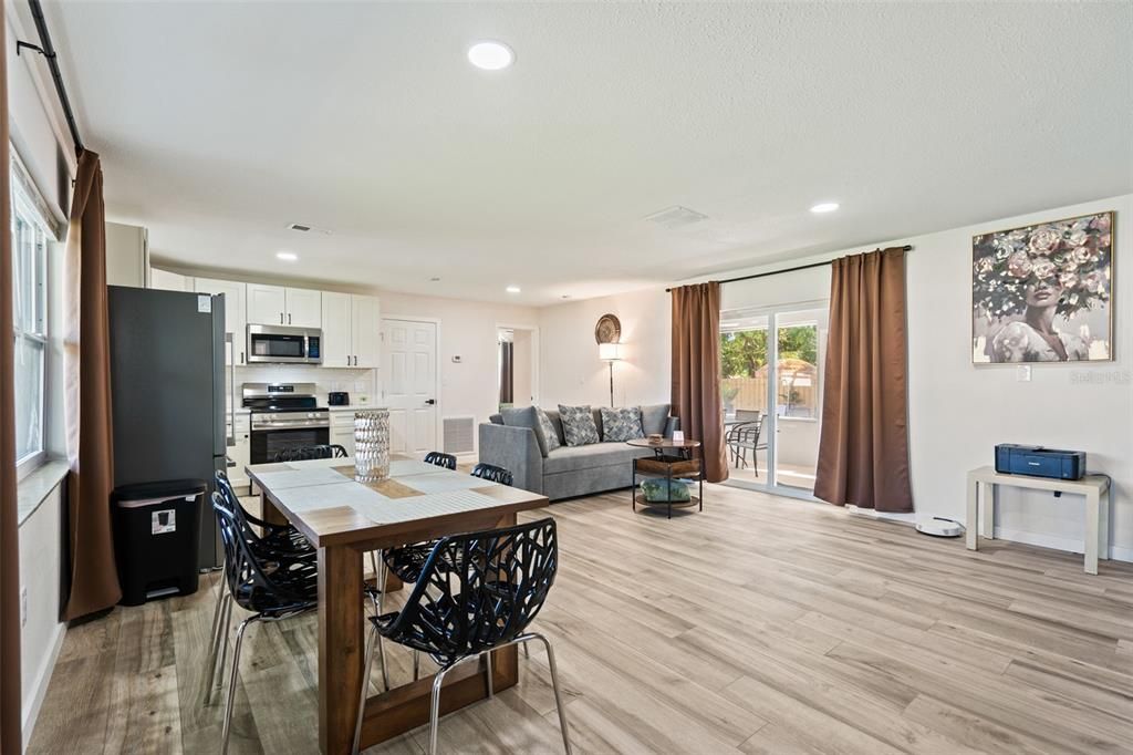 待售: $375,000 (3 贝兹, 2 浴室, 1037 平方英尺)