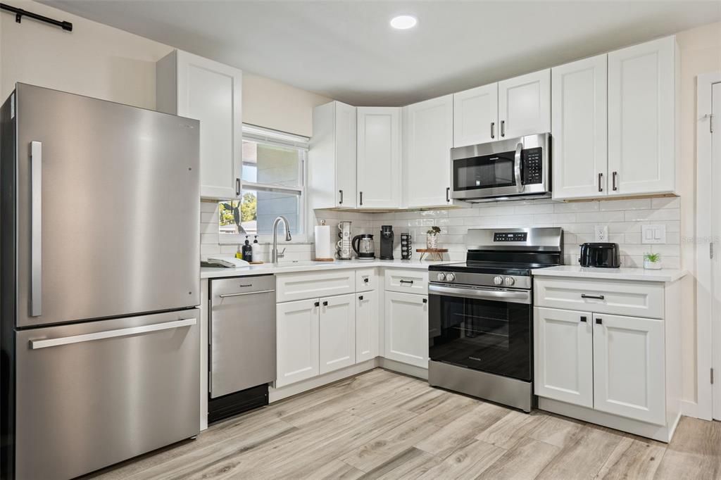 待售: $375,000 (3 贝兹, 2 浴室, 1037 平方英尺)