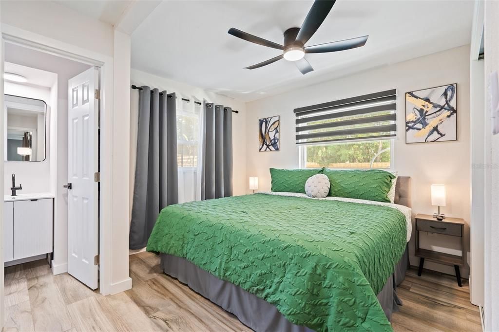 待售: $375,000 (3 贝兹, 2 浴室, 1037 平方英尺)