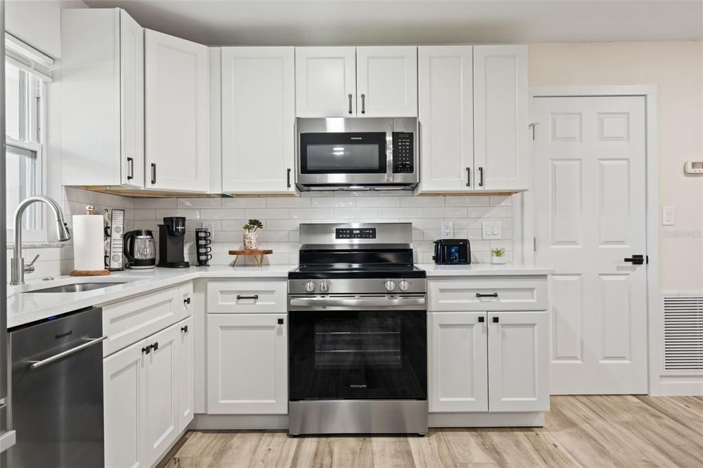 待售: $375,000 (3 贝兹, 2 浴室, 1037 平方英尺)