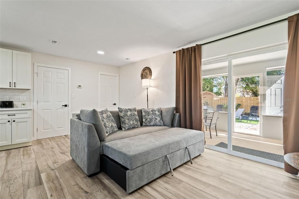 待售: $375,000 (3 贝兹, 2 浴室, 1037 平方英尺)