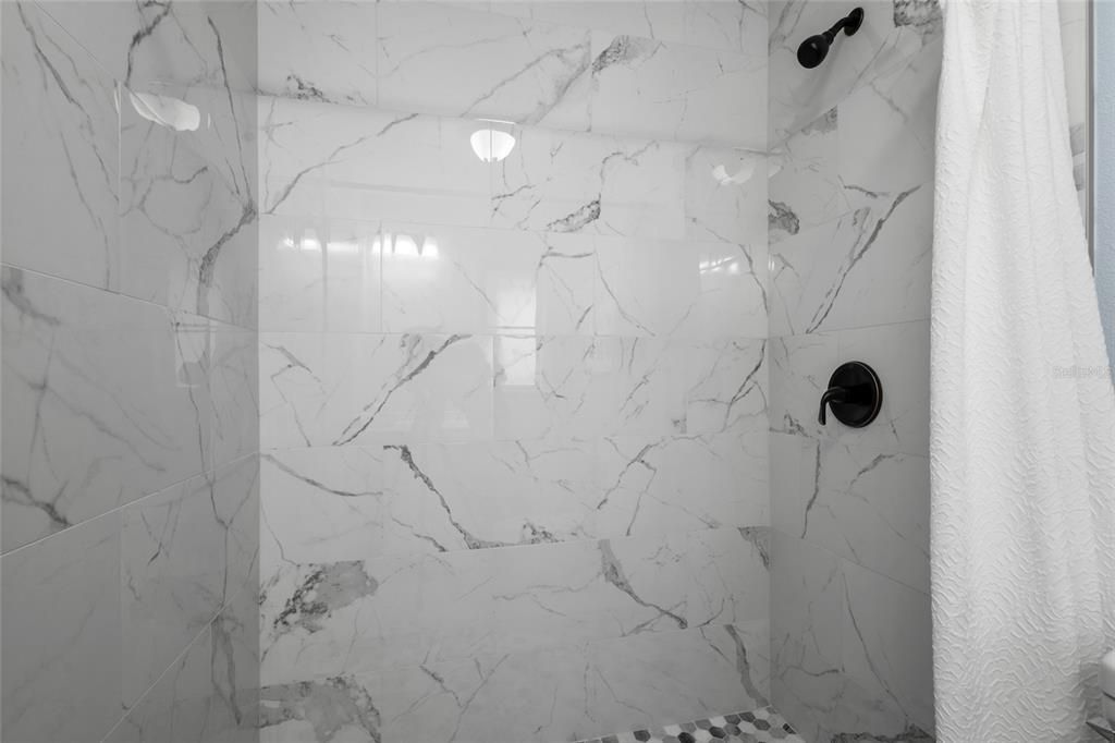 En Venta: $389,000 (4 camas, 2 baños, 1750 Pies cuadrados)