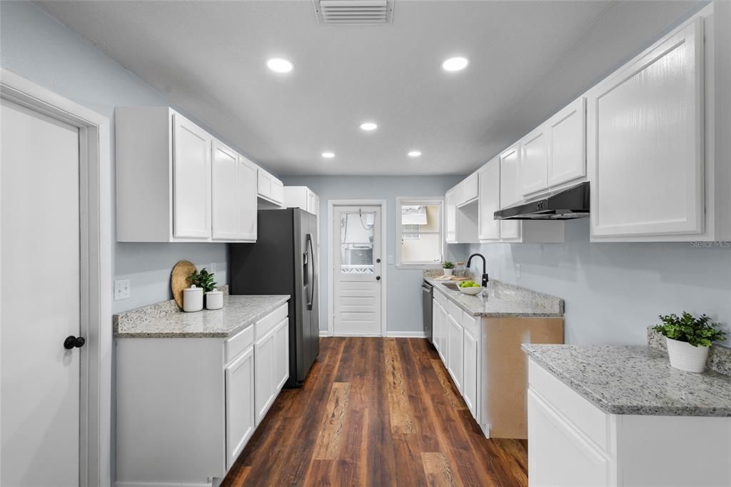 En Venta: $389,000 (4 camas, 2 baños, 1750 Pies cuadrados)