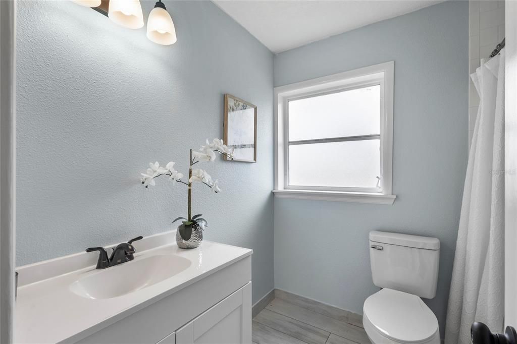 En Venta: $389,000 (4 camas, 2 baños, 1750 Pies cuadrados)