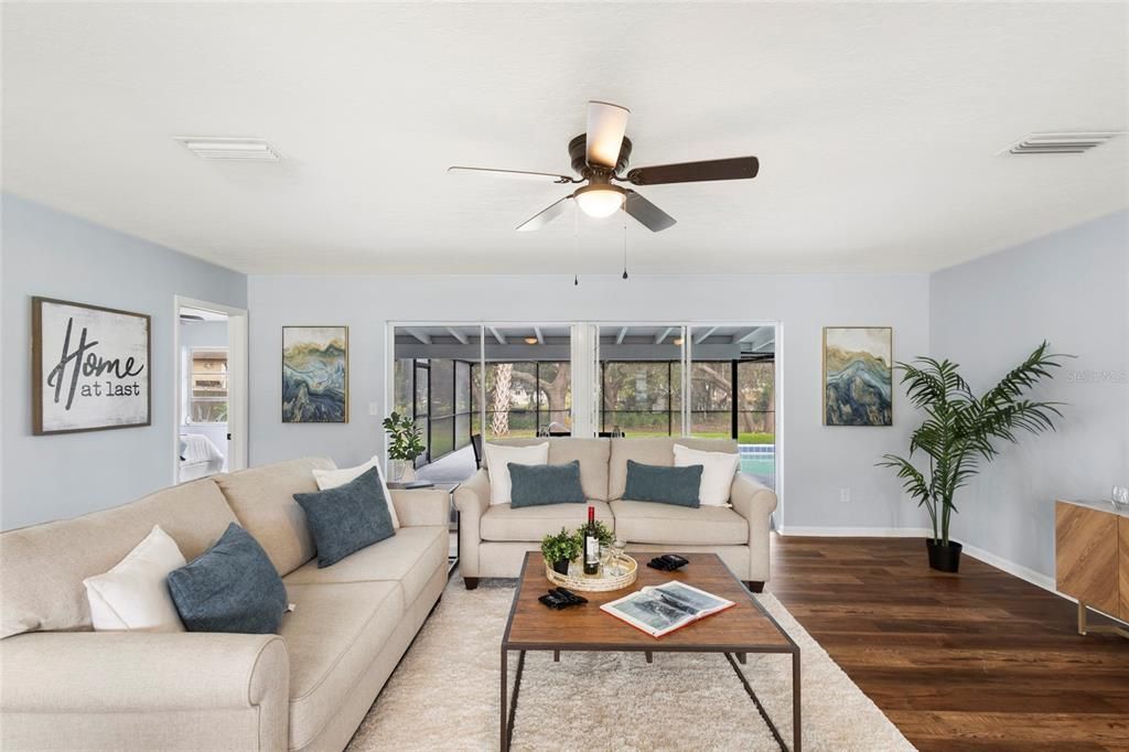 En Venta: $389,000 (4 camas, 2 baños, 1750 Pies cuadrados)