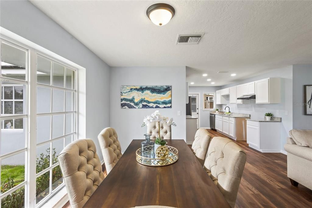 En Venta: $389,000 (4 camas, 2 baños, 1750 Pies cuadrados)