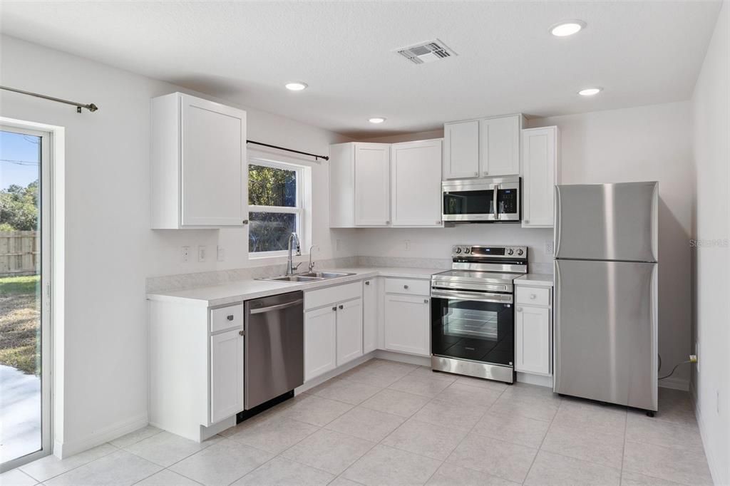 For Rent: $2,200 (3 beds, 2 baths, 1273 Square Feet)