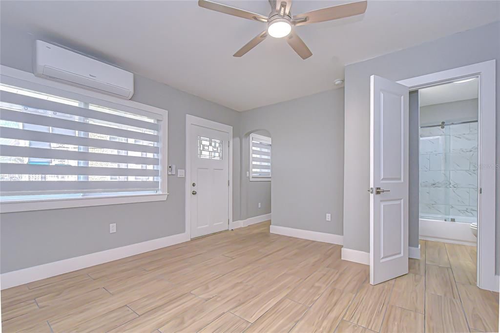 出租: $1,500 (0 贝兹, 1 浴室, 430 平方英尺)