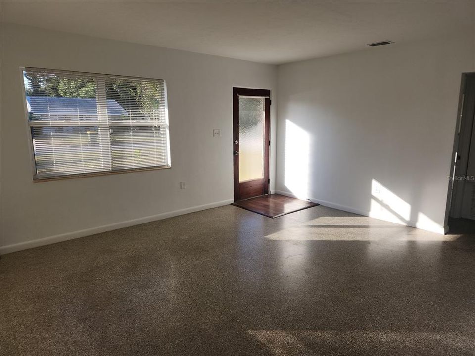 For Rent: $1,800 (2 beds, 1 baths, 1038 Square Feet)