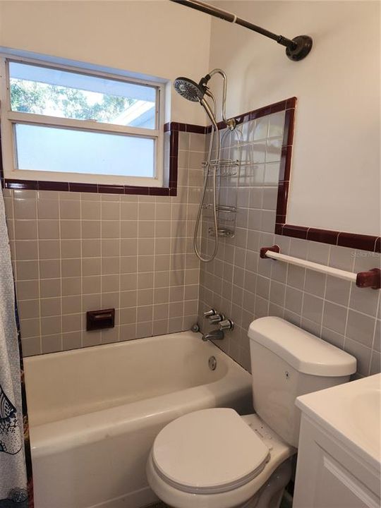 For Rent: $1,800 (2 beds, 1 baths, 1038 Square Feet)