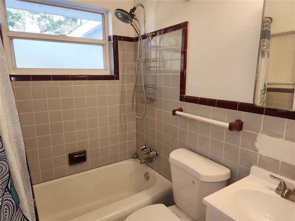 For Rent: $1,800 (2 beds, 1 baths, 1038 Square Feet)