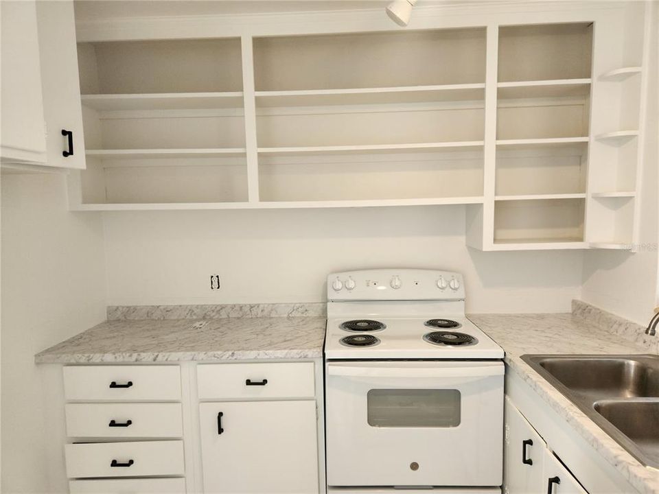 For Rent: $1,800 (2 beds, 1 baths, 1038 Square Feet)