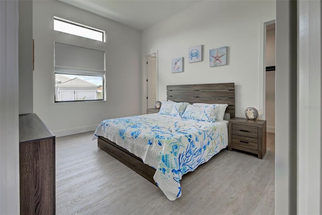 Под контрактом: $875,000 (4 спален, 3 ванн, 2143 Квадратных фут)