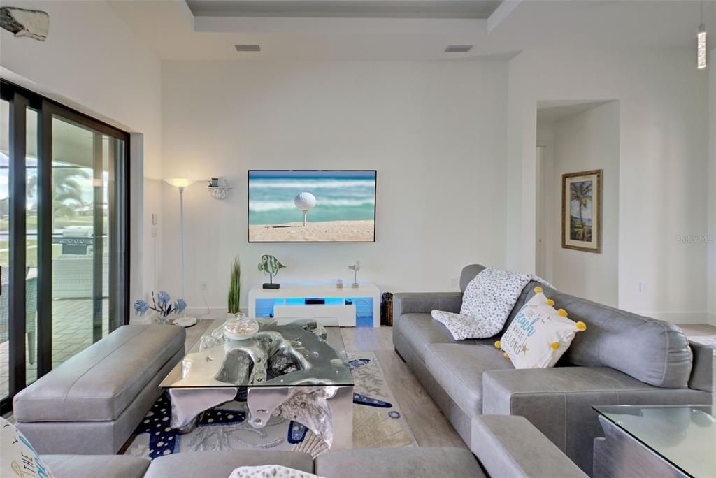 Под контрактом: $875,000 (4 спален, 3 ванн, 2143 Квадратных фут)