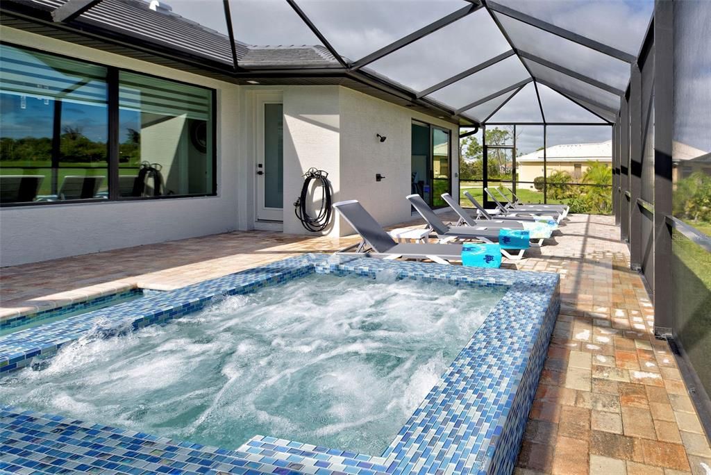 Под контрактом: $875,000 (4 спален, 3 ванн, 2143 Квадратных фут)