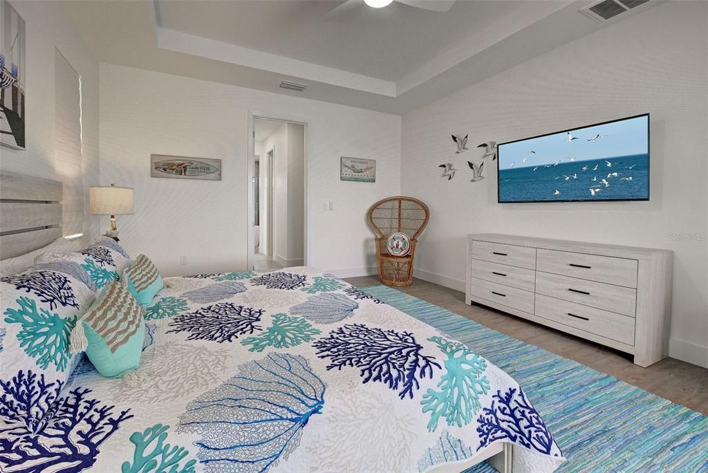 Под контрактом: $875,000 (4 спален, 3 ванн, 2143 Квадратных фут)