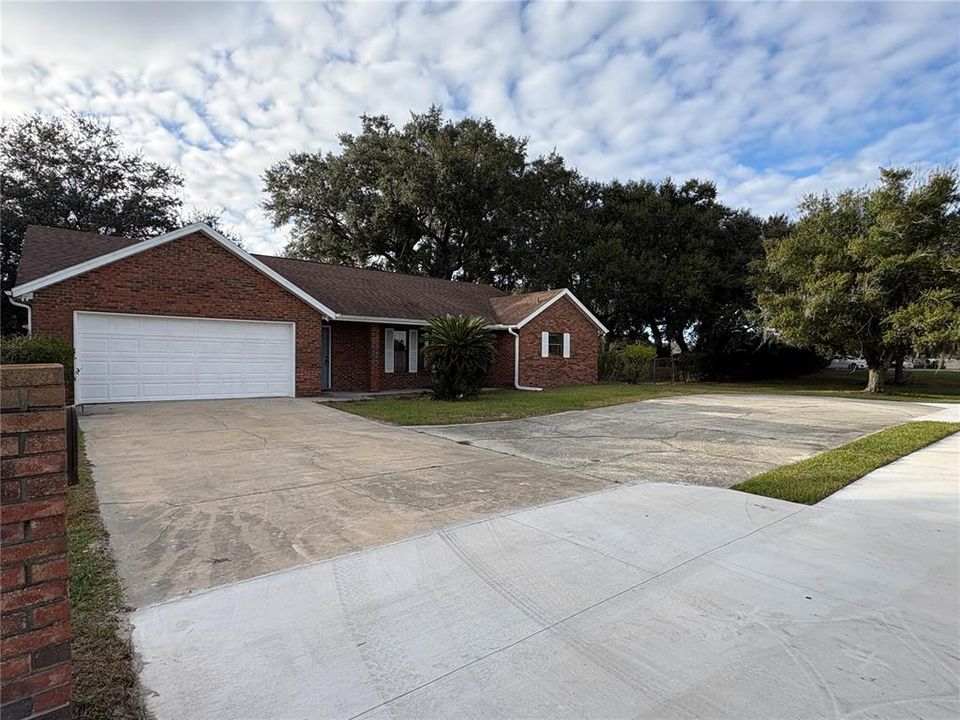 For Sale: $469,000 (3 beds, 2 baths, 1986 Square Feet)