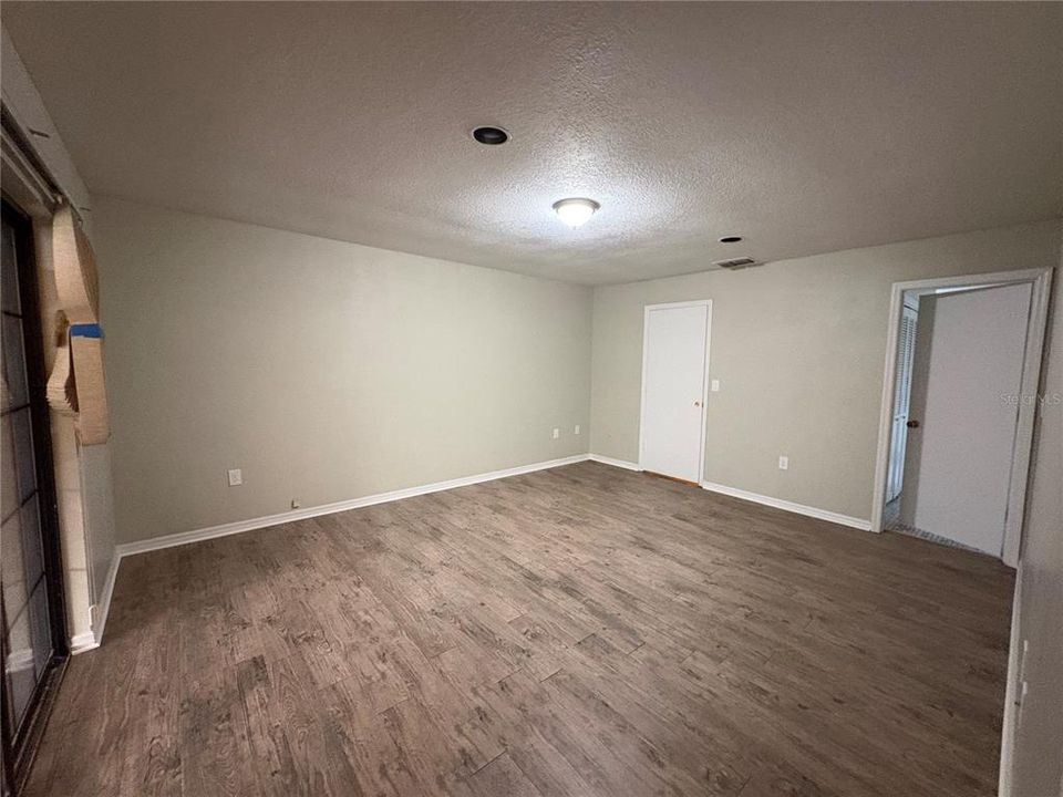 For Sale: $469,000 (3 beds, 2 baths, 1986 Square Feet)