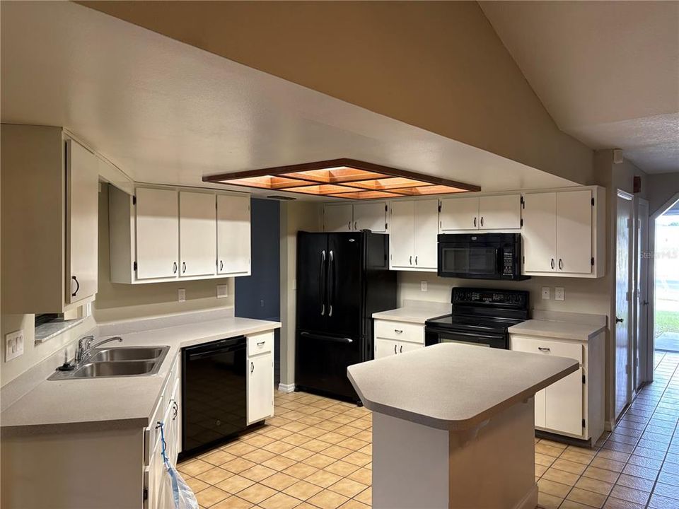 For Sale: $469,000 (3 beds, 2 baths, 1986 Square Feet)