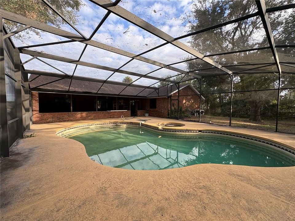 For Sale: $469,000 (3 beds, 2 baths, 1986 Square Feet)