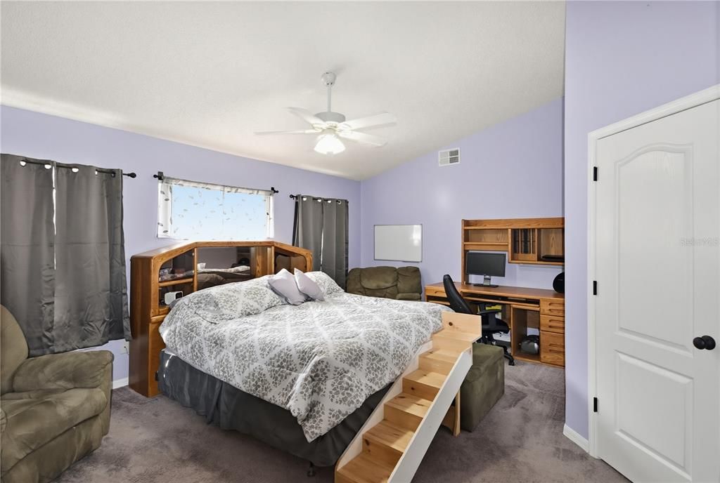 En Venta: $525,000 (4 camas, 2 baños, 1975 Pies cuadrados)