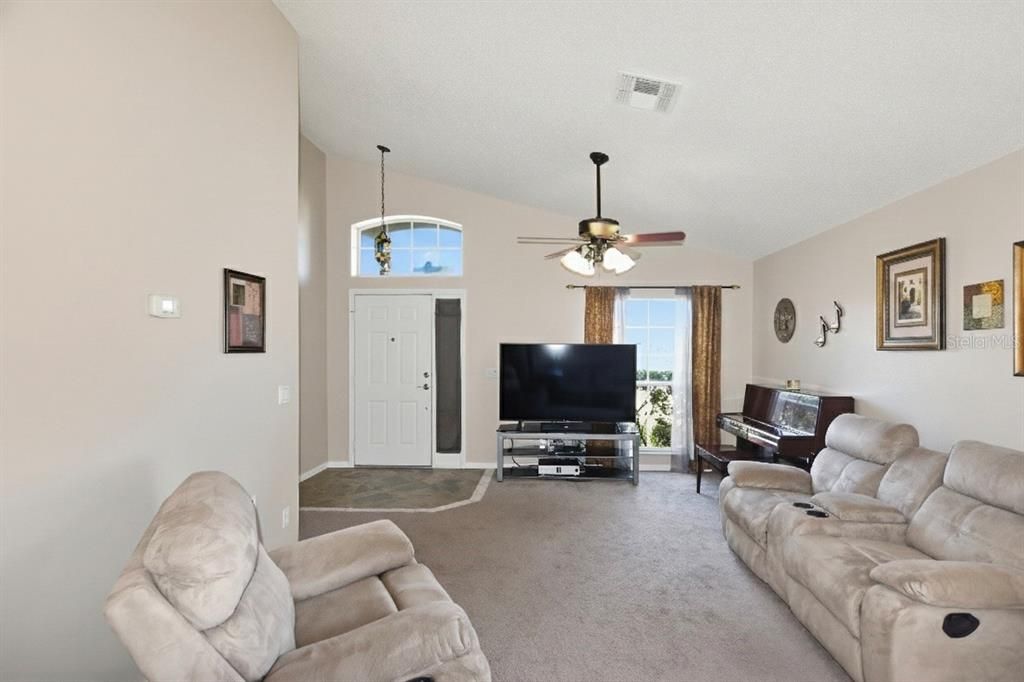 En Venta: $525,000 (4 camas, 2 baños, 1975 Pies cuadrados)