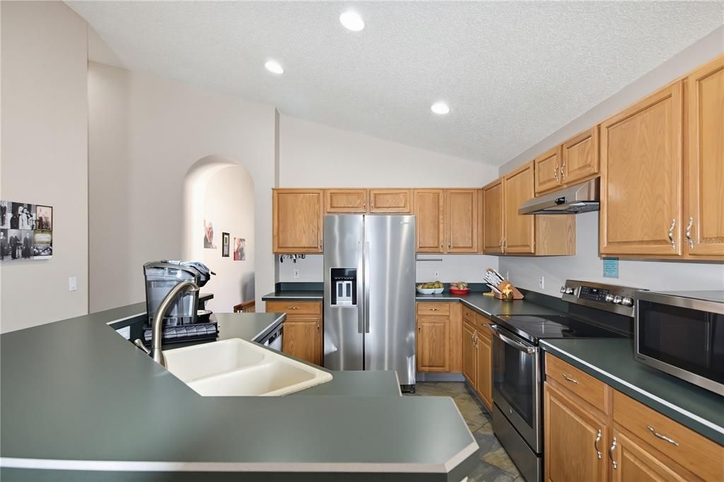 En Venta: $525,000 (4 camas, 2 baños, 1975 Pies cuadrados)