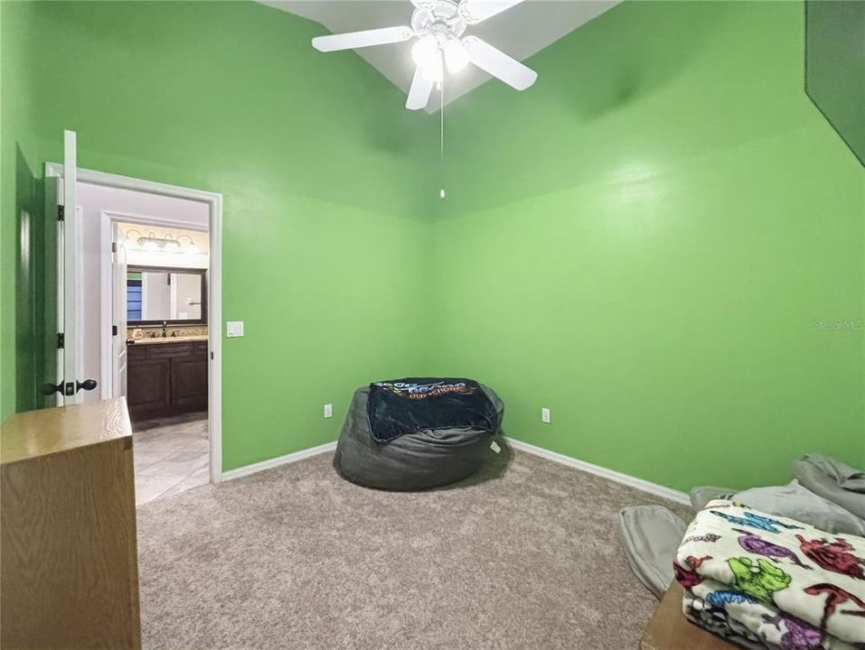 En Venta: $525,000 (4 camas, 2 baños, 1975 Pies cuadrados)