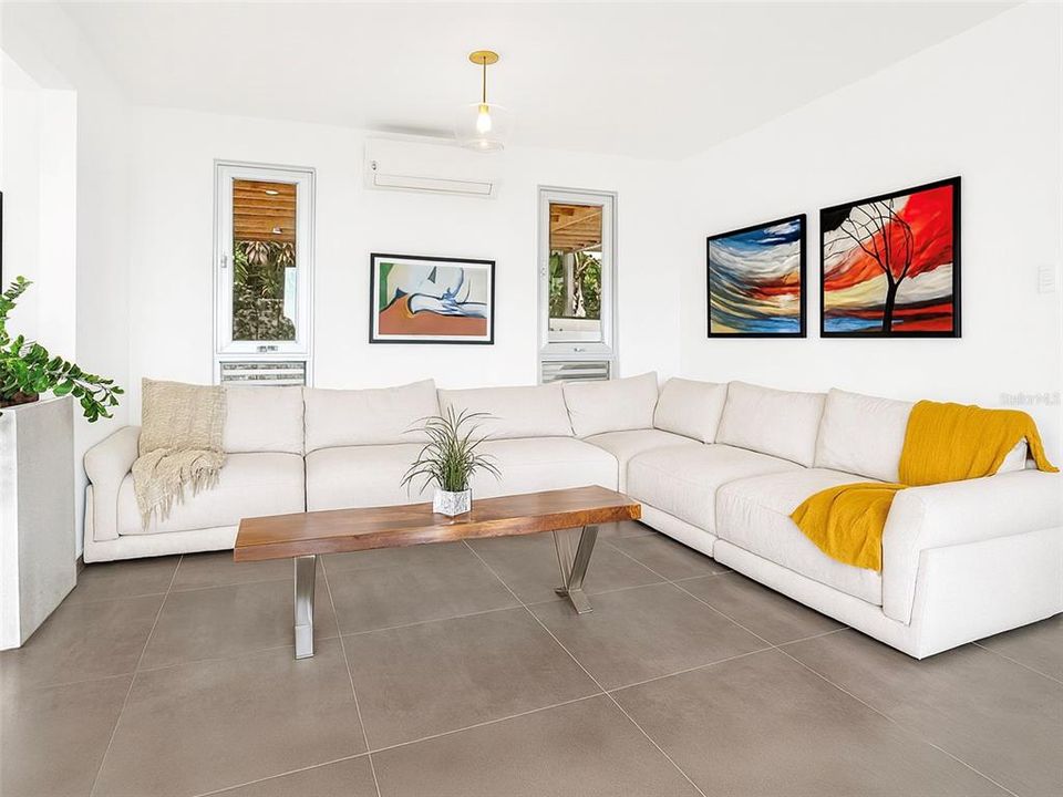 For Sale: $985,000 (4 beds, 5 baths, 3976 Square Feet)