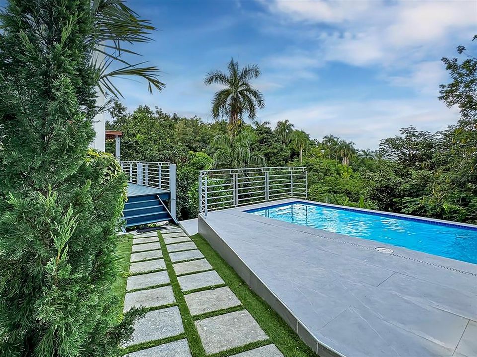 For Sale: $985,000 (4 beds, 5 baths, 3976 Square Feet)