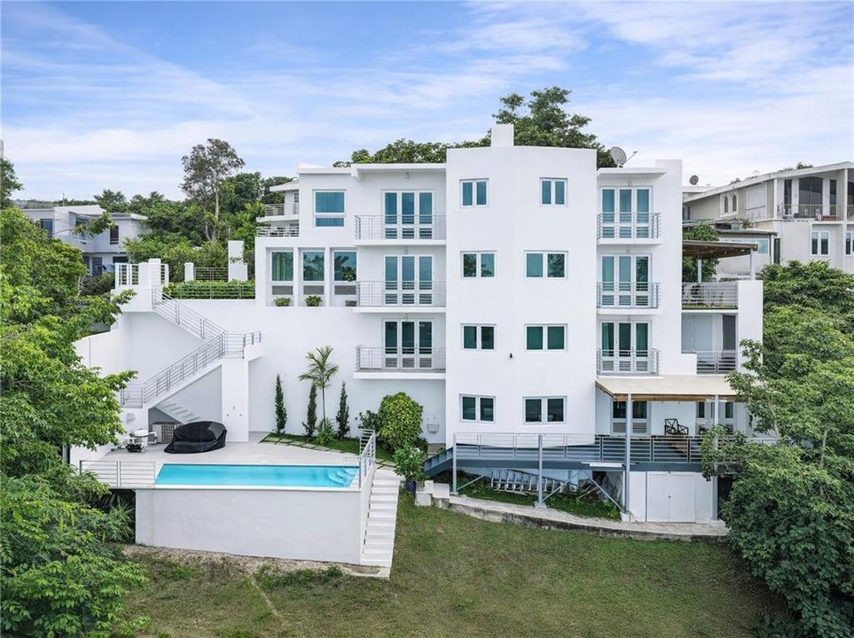 For Sale: $985,000 (4 beds, 5 baths, 3976 Square Feet)