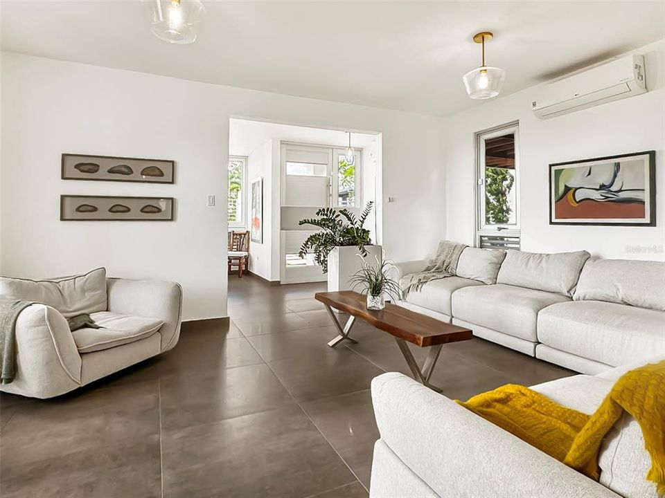 For Sale: $985,000 (4 beds, 5 baths, 3976 Square Feet)