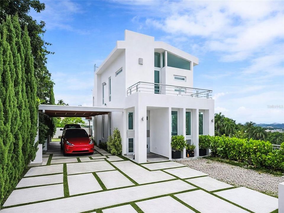 For Sale: $985,000 (4 beds, 5 baths, 3976 Square Feet)