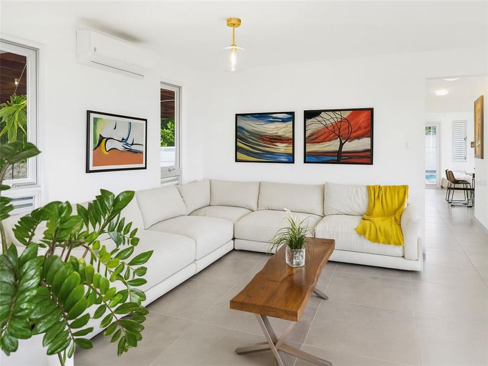 For Sale: $985,000 (4 beds, 5 baths, 3976 Square Feet)