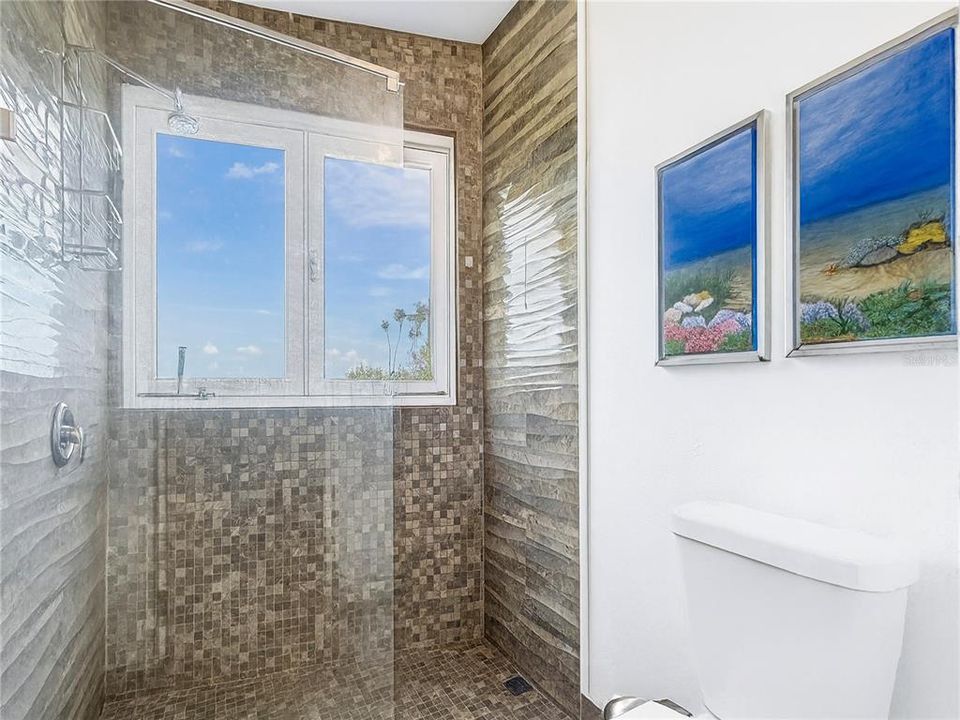 For Sale: $985,000 (4 beds, 5 baths, 3976 Square Feet)