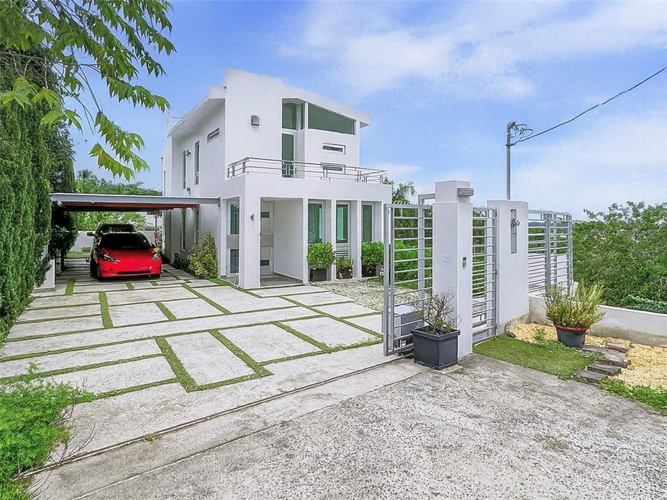 For Sale: $985,000 (4 beds, 5 baths, 3976 Square Feet)