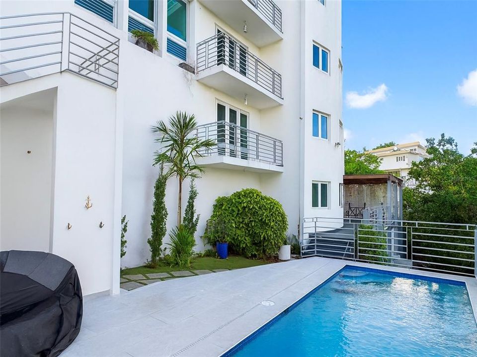 For Sale: $985,000 (4 beds, 5 baths, 3976 Square Feet)