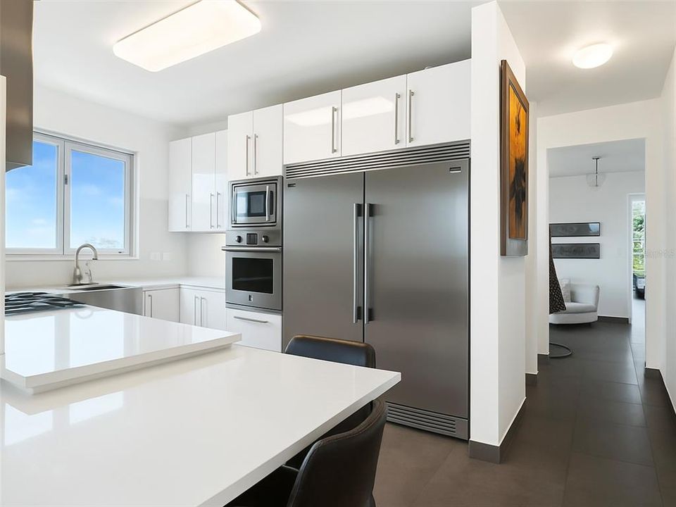 For Sale: $985,000 (4 beds, 5 baths, 3976 Square Feet)