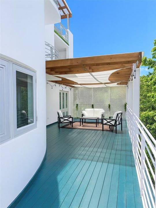 For Sale: $985,000 (4 beds, 5 baths, 3976 Square Feet)