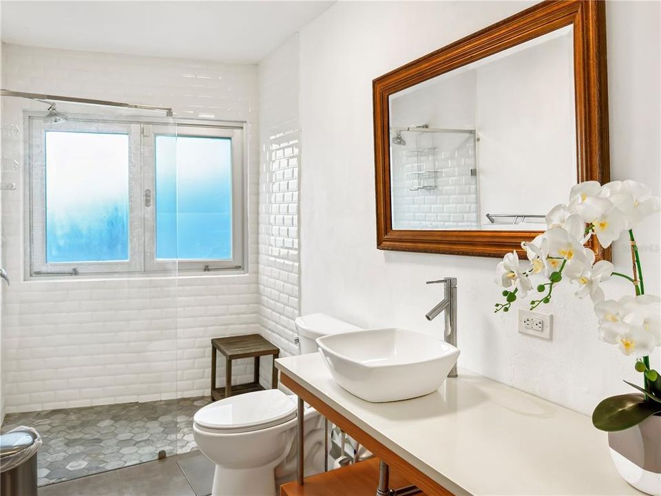 For Sale: $985,000 (4 beds, 5 baths, 3976 Square Feet)