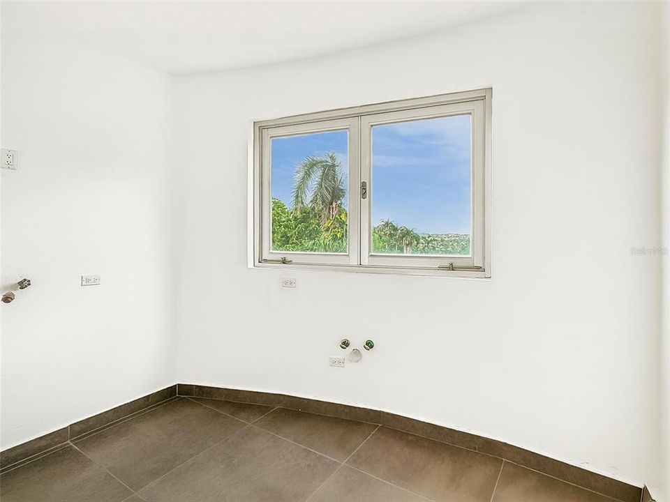 For Sale: $985,000 (4 beds, 5 baths, 3976 Square Feet)