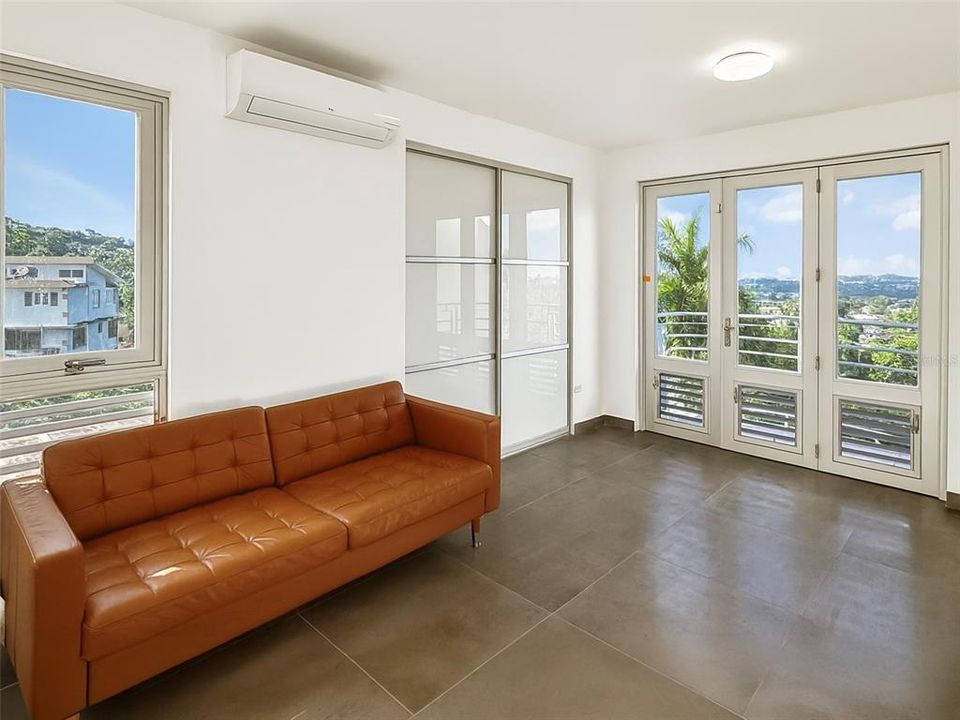 For Sale: $985,000 (4 beds, 5 baths, 3976 Square Feet)