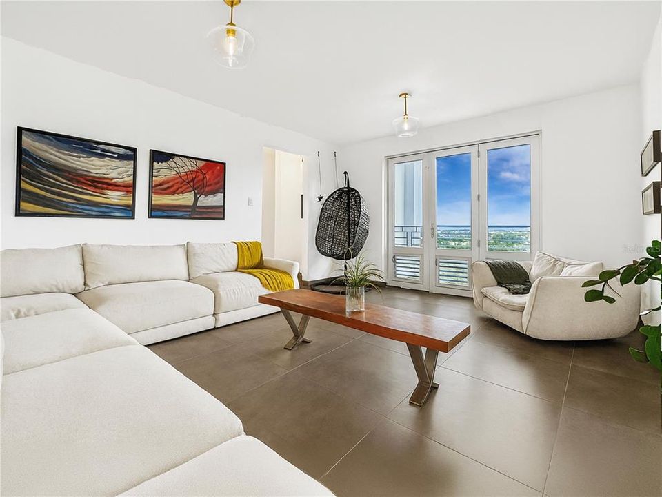 For Sale: $985,000 (4 beds, 5 baths, 3976 Square Feet)