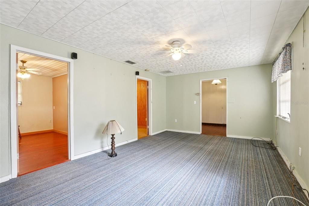 En Venta: $235,000 (4 camas, 2 baños, 1560 Pies cuadrados)